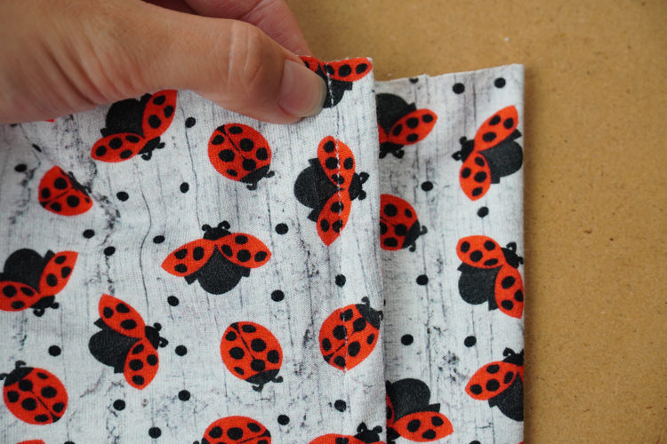 Střih na dětské šaty s dlouhým rukávem, kapsami a sukni se sklady+ návod jak ušít sukni krok za krokem