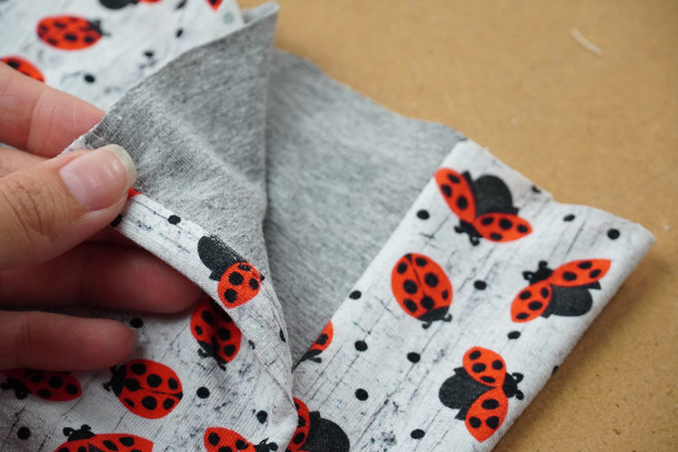 Střih na dětské šaty s dlouhým rukávem, kapsami a sukni se sklady+ návod jak ušít sukni krok za krokem