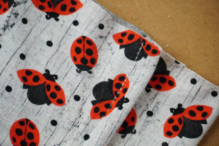 Střih na dětské šaty s dlouhým rukávem, kapsami a sukni se sklady+ návod jak ušít sukni krok za krokem