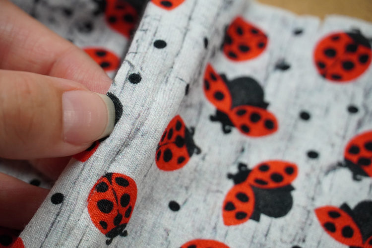 Střih na dětské šaty s dlouhým rukávem, kapsami a sukni se sklady+ návod jak ušít sukni krok za krokem