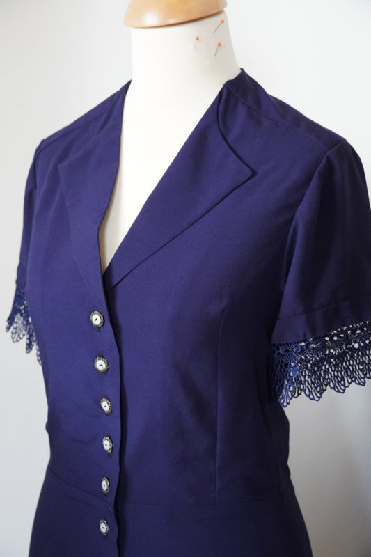 Střih na jednoduché dámské retro "košilové" šaty + návod na šití zdarma