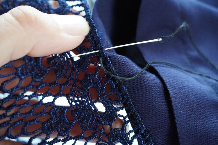 Střih na jednoduché dámské retro "košilové" šaty + návod na šití zdarma