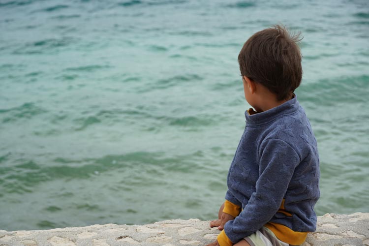 Střih - dětská mikina na zip se stojáčkem a kapsami