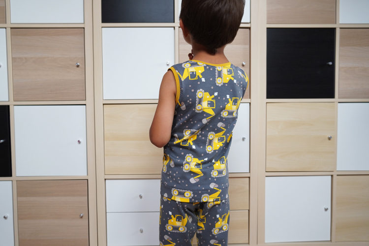 Střih na dětské tílko BASIC (+ návod na šití zdarma)