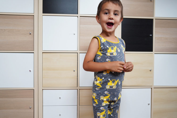 Střih na dětské tílko BASIC (+ návod na šití zdarma)