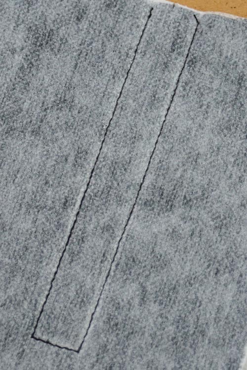 Návod jak ušít (knoflíkovou) légu na zavazování ve výstřihu (průkrčníku)