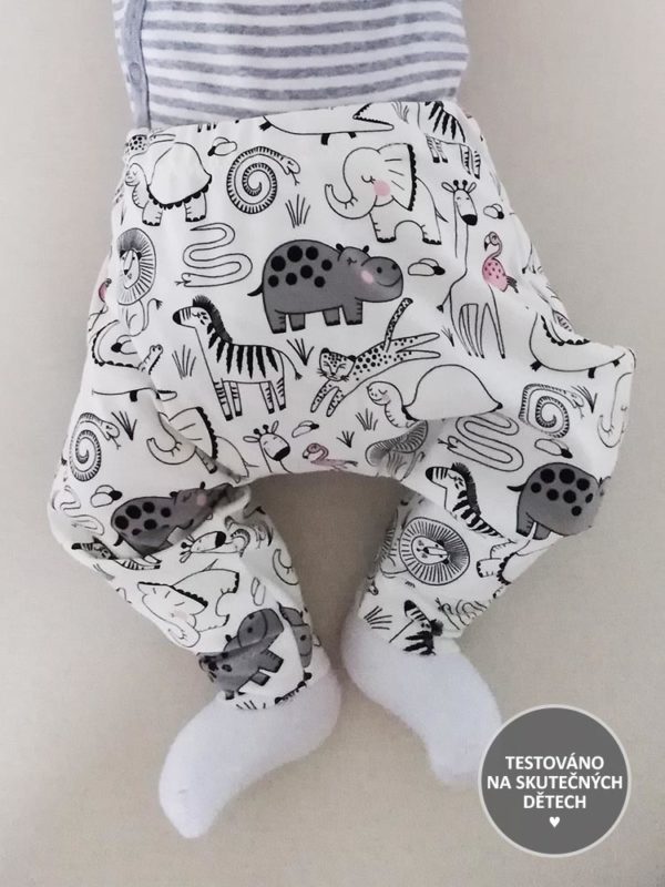 Střih - tepláčky s kulatým sedem - pro jednorázové i látkové plenky