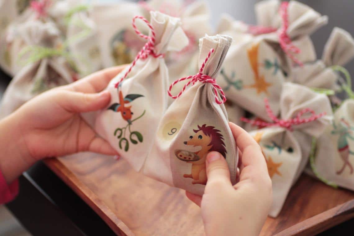 Adventní kalendář s autorskými nažehlovačkami od Amélky