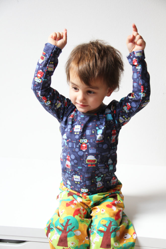 Jak ušít tričko a jak olemovat průkrčník - zrychlená metoda