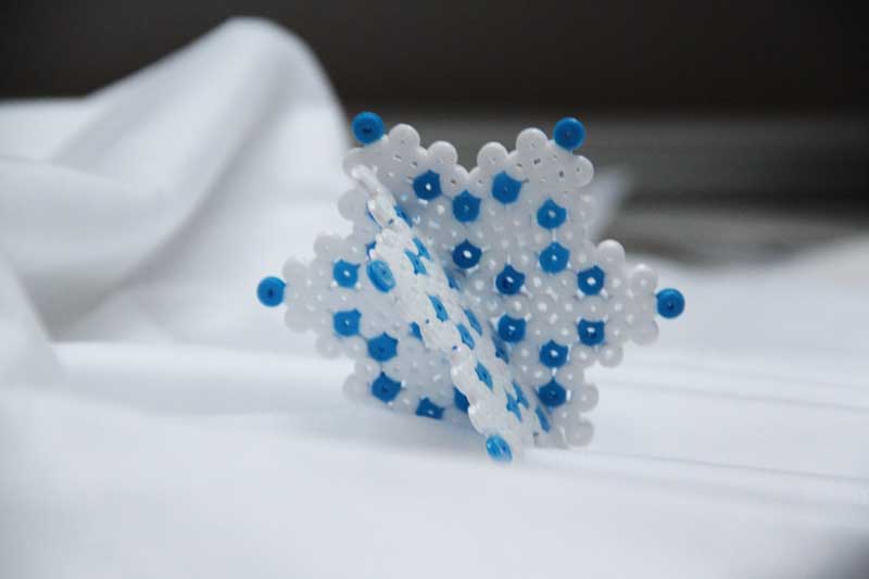 Návod jak vyrobit 3D vločku z korálků