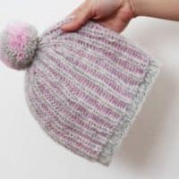 Návod jak uplést teplou dámskou čepici chytovým vzorem (brioche)