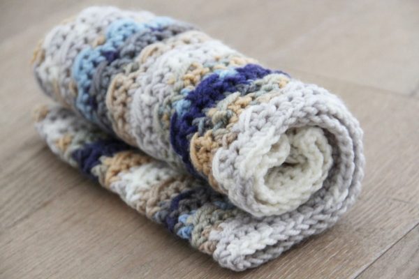 Háčkovaný nákrčník - pletací příze Pryia