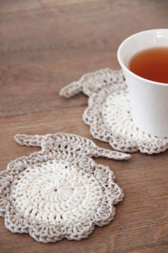 Návod na ručně háčkované podložky pod hrníček ve tvaru ovečky